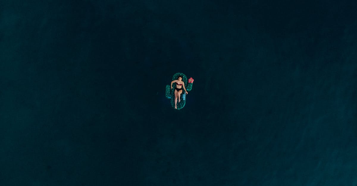 Orahjo Saraven de Bielorrusia se alza como campeón en la competencia internacional de carreras de muñecas inflables